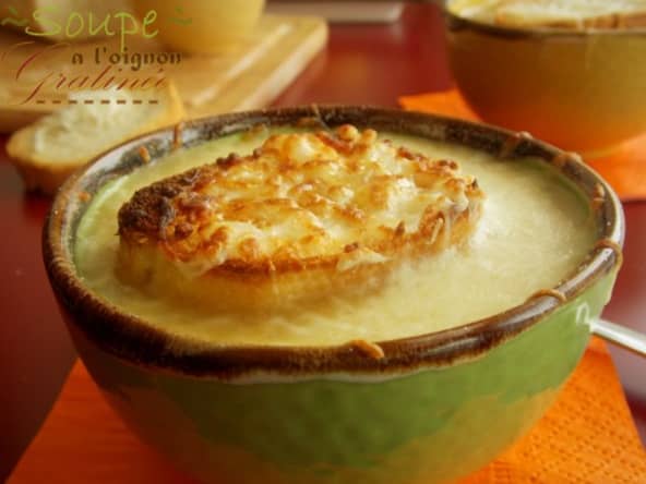 Soupe à l'oignon gratinée