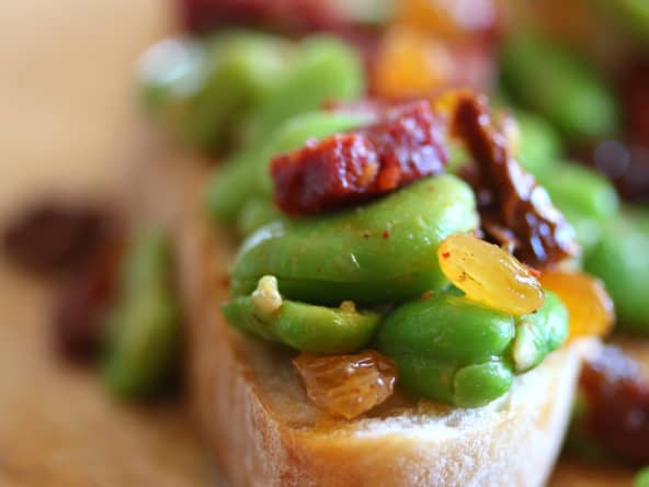 La tartine gourmande- fèves, chorizo et pointe d'ail
