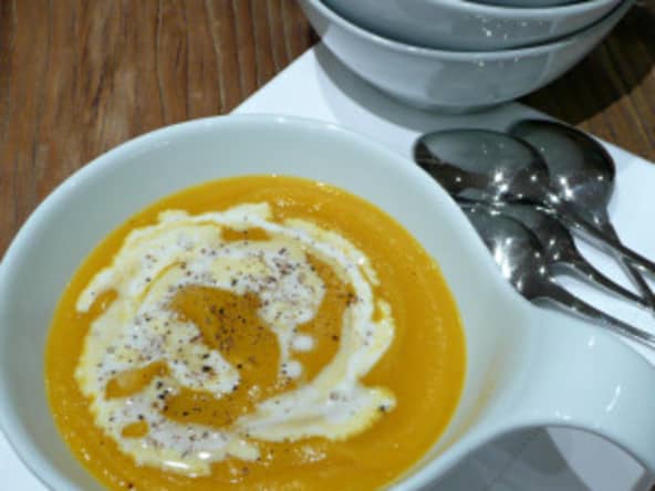 Potage de courge musquée, cari et gingembre frais