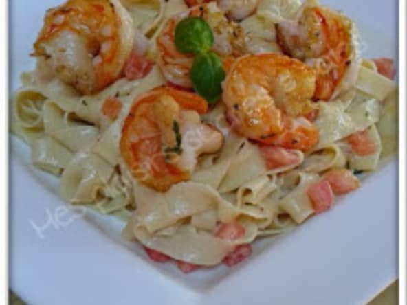 Tagliatelles fraîches aux scampis sautés et à la crème de basilic