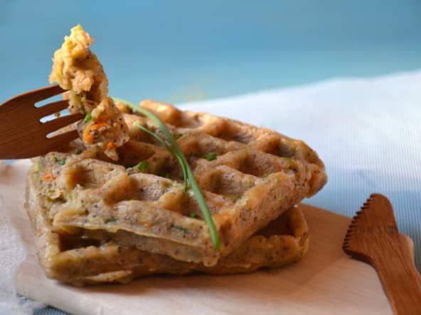 Gaufres salées sans gluten à la châtaigne, légumes d'hiver, pavot et emmental