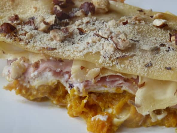 Lasagnes de potiron, jambon fumé et noisettes