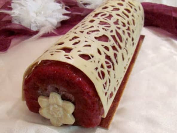 Bûche pistache griottes et gelée de champagne