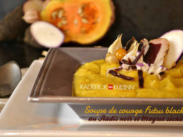 Soupe detox bio à la courge futsu black, radis noir et magret séché