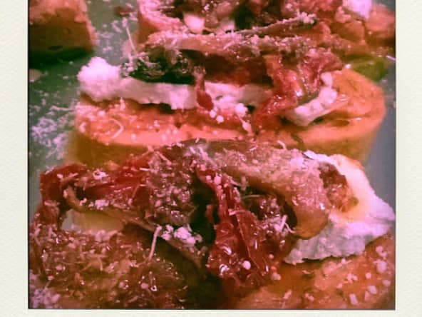 Pain perdu au jambon grillé, tomates confites et fromage fondu