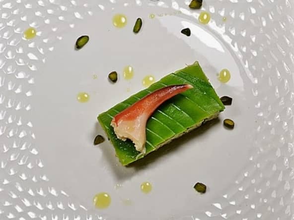 Crabe avocat pois mange tout : une entrée légère et savoureuse