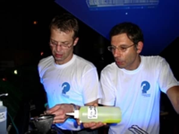 Perles d'alginates fluorescentes - Gastronomie moléculaire