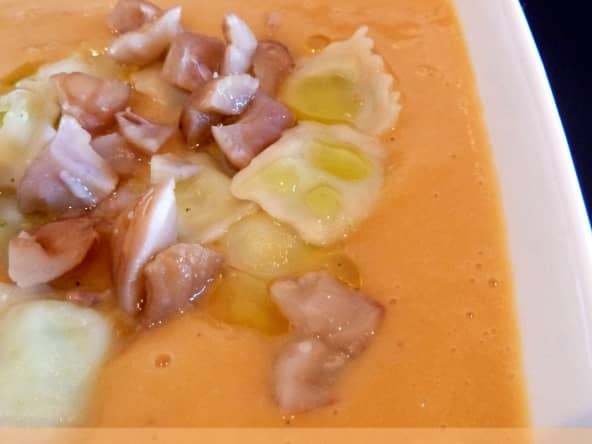 Velouté de Potiron aux Ravioles du Dauphiné et aux brisures de marrons