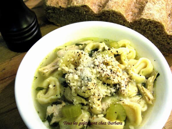 Soupe au poulet et aux tortellini
