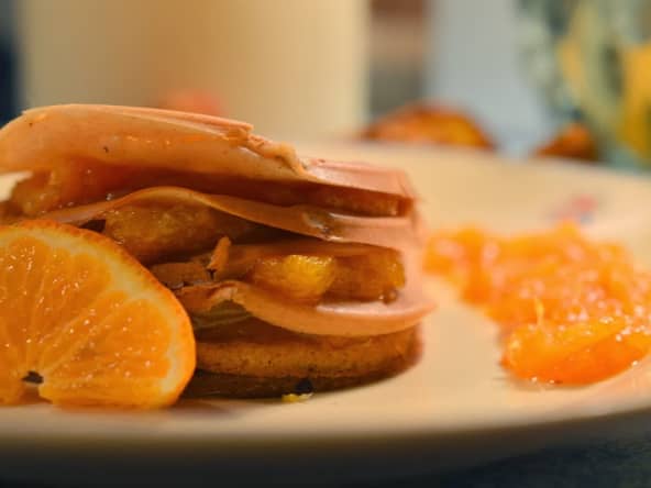 Gâteau de crêpes à la farine de châtaigne et compote de mandarines