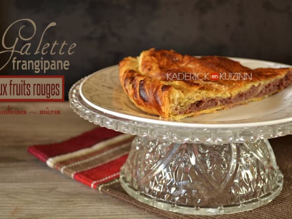 Galette des rois à la crème frangipane aux fruits rouges (framboises, mûres...)