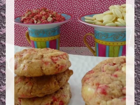 Cookies au chocolat blanc et pralines roses