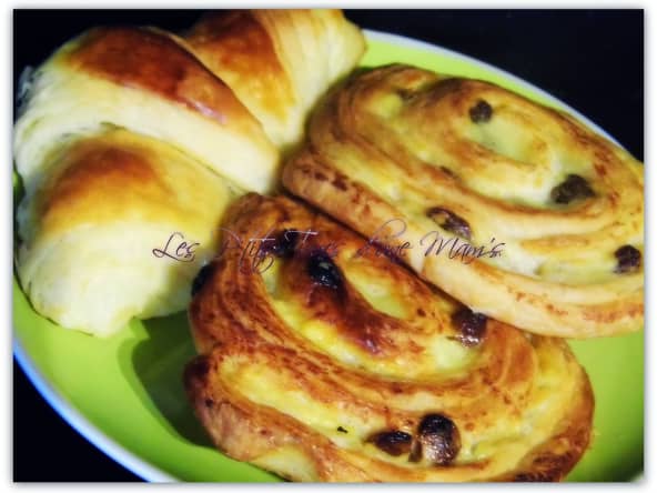 Viennoiseries : croissants, pains au chocolat et pains aux raisins