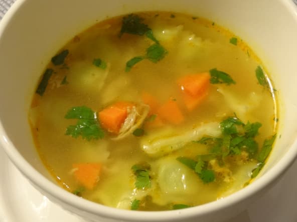 Bouillon de poule maison aux ravioles