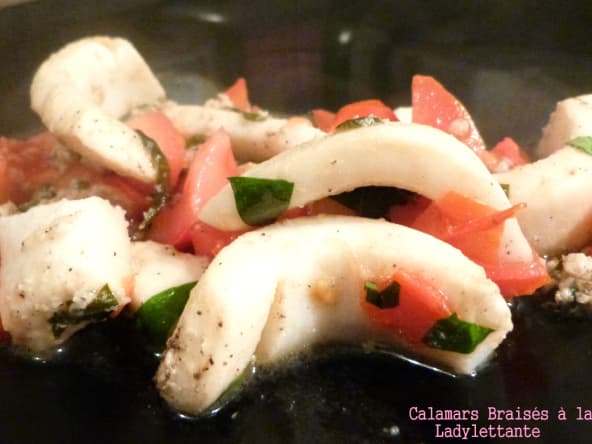 Calamars braisés à la romaine (tomate, vin blanc)