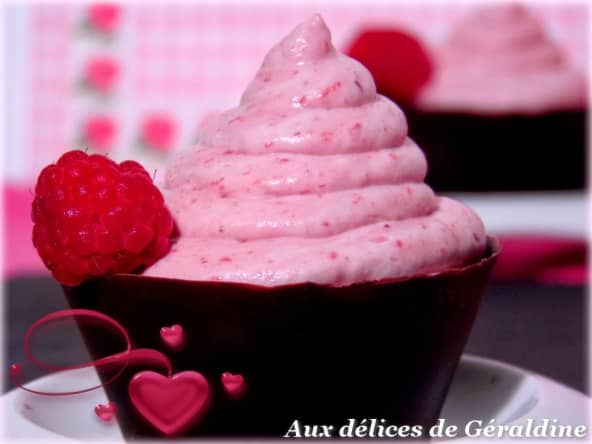 Coupelle chocolat et sa mousse framboise surprise.
