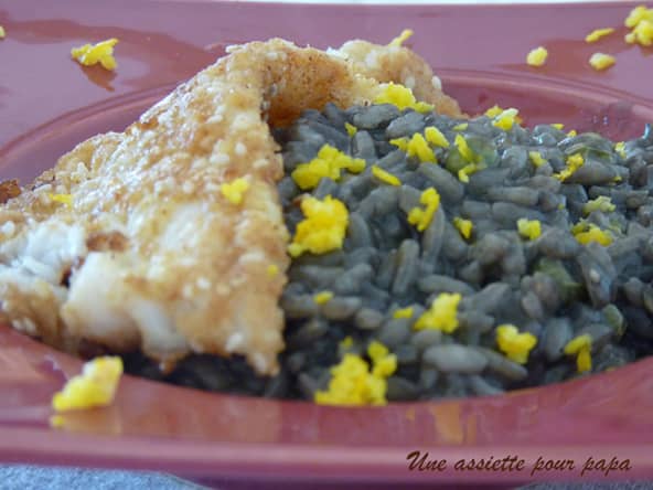 Filet de sabré pané et risotto encre de seiche