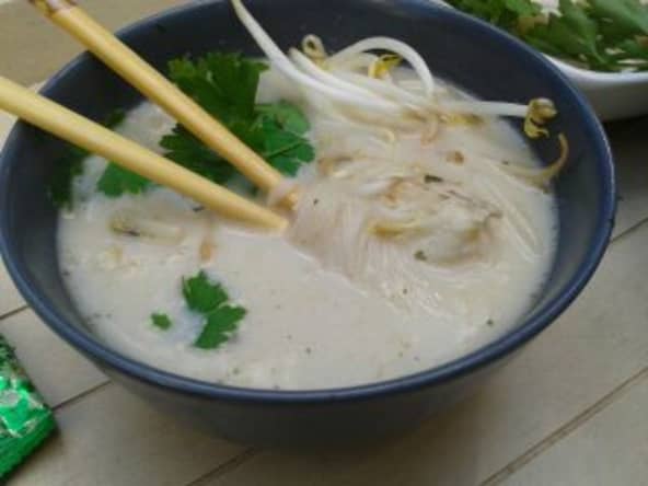 Soupe chinoise express au poisson et vermicelles de riz