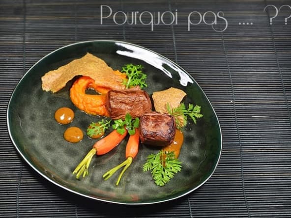 Chevreuil purée de carottes, moutarde mangue miso et tuile d'épeautre