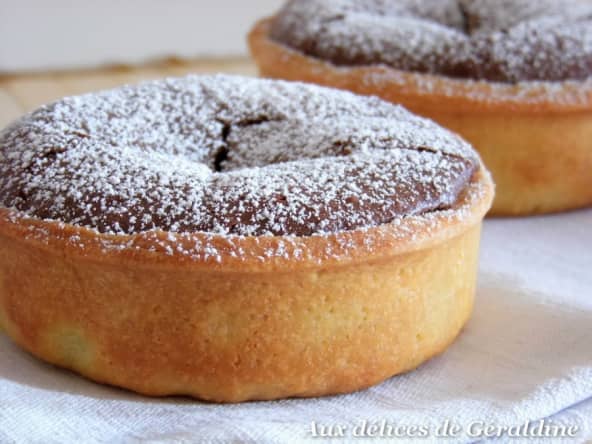 Tartelette fondant au chocolat sur lit de pâte de spéculoos
