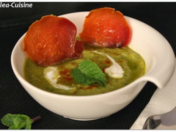 Velouté petits pois menthe crémé et jambon séché
