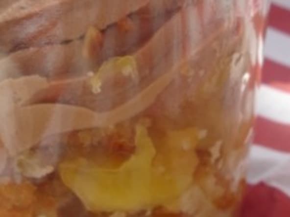 Crumble en sablé breton, bananes rôties et chantilly au chocolat au lait