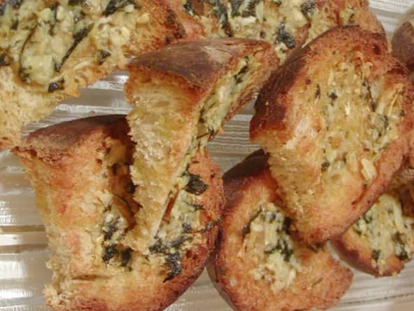 Pain à l'ail et huile d´olive