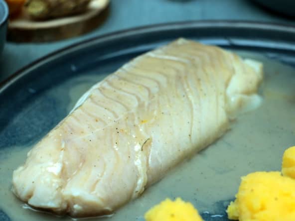 Dos de cabillaud, sauce crémeuse vanille et gingembre