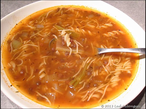 Soupe aux lentilles et aux pâtes