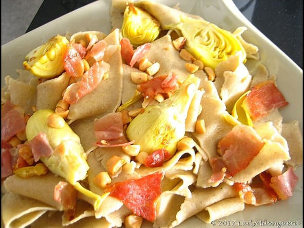 Pâtes Pappardelles aux coeurs d’artichauts, pignons et jambon