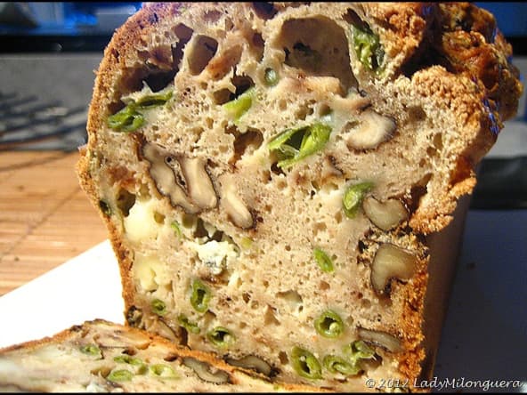 Cake aux noix, roquefort et haricots