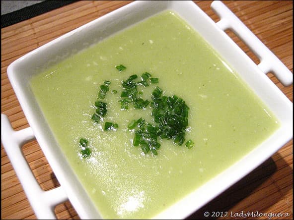 Velouté crémeux et réconfortant aux poireaux, pommes de terre et camembert