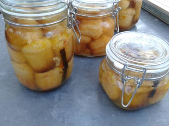 Petits Babas rhum et agrumes en bocal