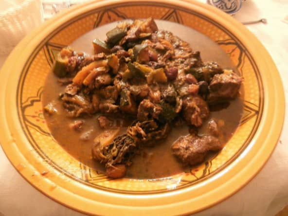 Tajine d'agneau aux pruneaux, raisins secs, fenouil et courgettes