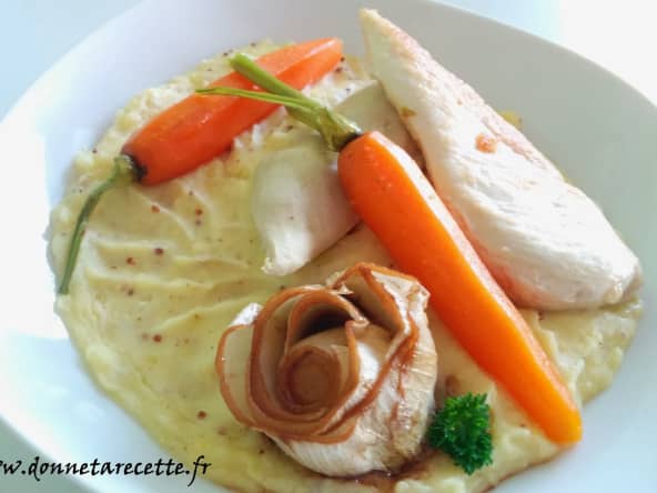 Poulets en deux cuissons, rose d’endive caramélisée au vinaigre balsamique, carottes glacées et purée de pommes de terre moutarde à l’ancienne