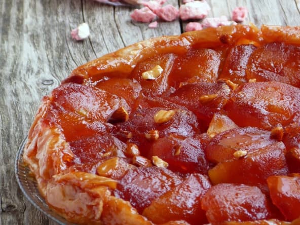 Tarte tatin aux pommes et pralines roses