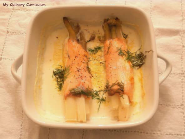Saumon fumé aux asperges, aneth et curry