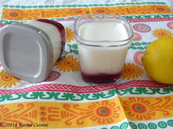 Le yaourt au citron et à la confiture