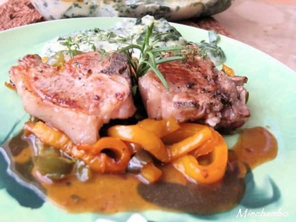 Côtes d'agneau grillées, poivrons confits et gratin d'épinards