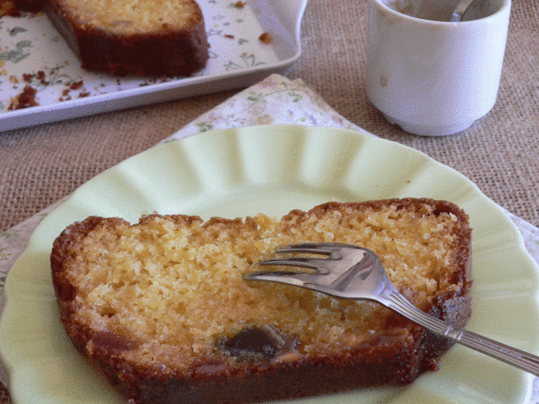 Cake moelleux aux fruits confits et au chocolat blanc