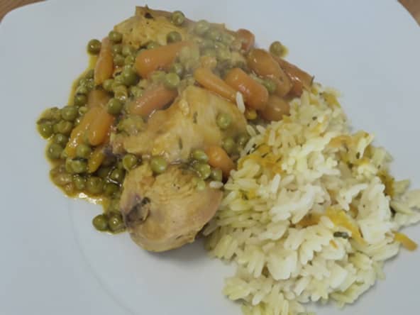 Poulet étuvée aux petits pois et petites carottes