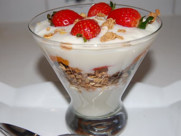 Verrine de yaourt, müslix et fruits frais