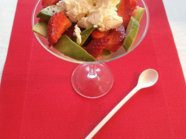 Verrines avocat, fraises, fromage frais, huile d'olive