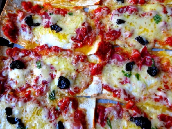 Pizza sur une base de pain lavash