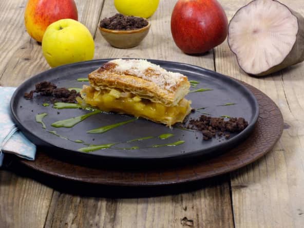 Millefeuille de pomme et de poire terre, crème anglaise au matcha