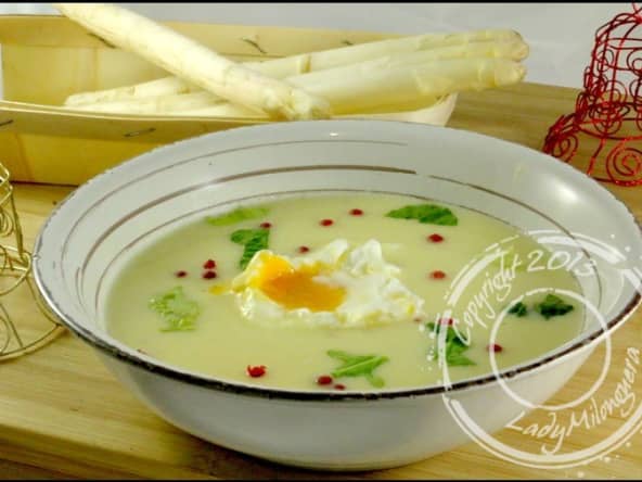 Velouté d’asperges vertes ou blanches à l'oeuf poché