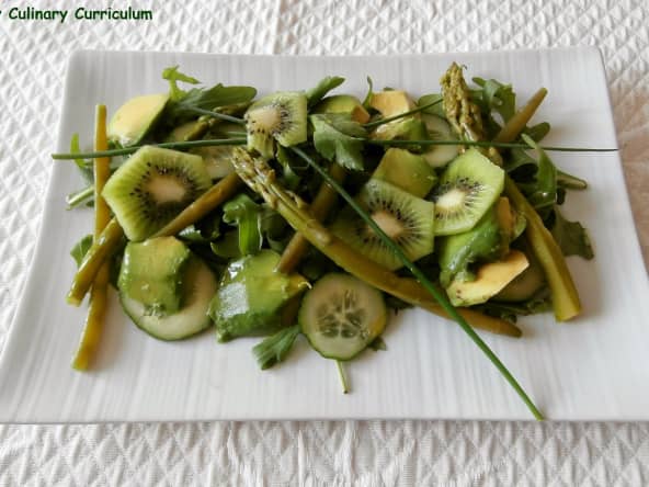 Salade verte avocat, asperges haricots verts, kiwis,concombre, roquette