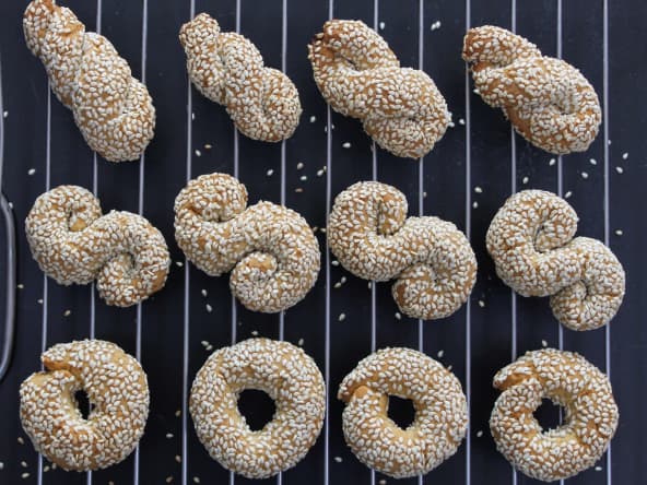 Gâteaux grecs traditionnels de Pâques au sésame