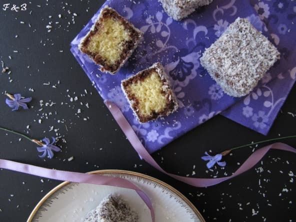 Gâteaux lamingtons à la noix de coco