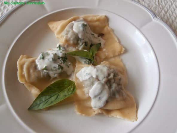 Raviolis de boeuf au basilic avec des restes